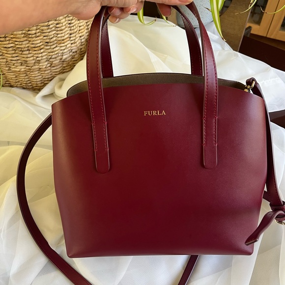 Furla Red Shoulder Bag Elegant Leather Design - Picture 12 of 12